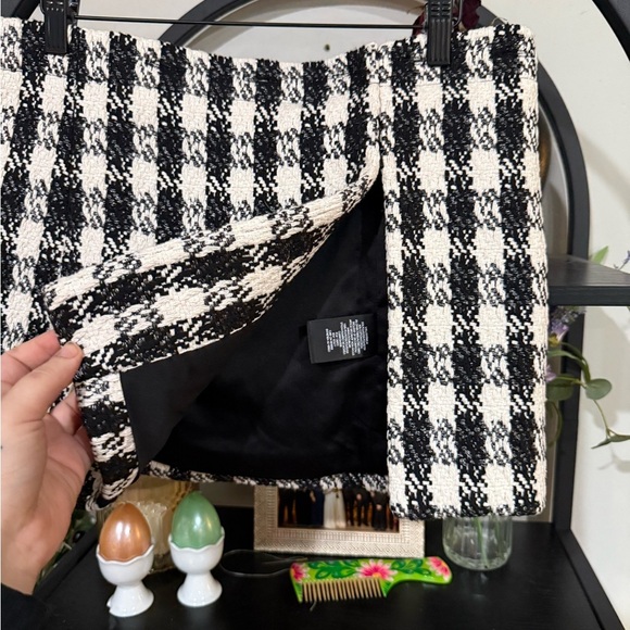 Stylish Black and White Checkered shirt topper - Picture 3 of 8